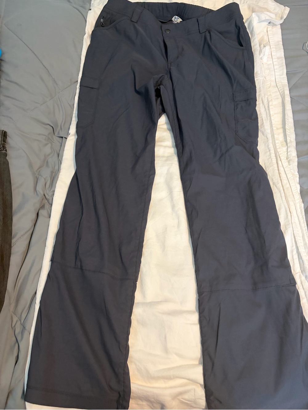 Duluth Trading Co Women's Cargo Pants in Charcoal